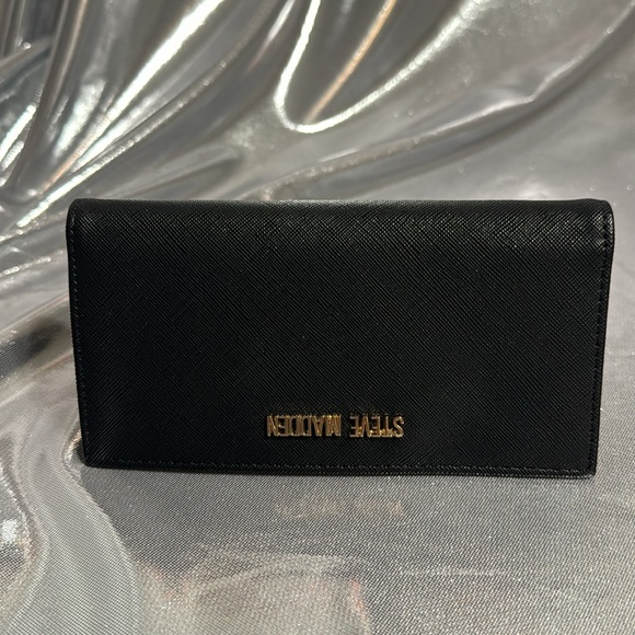 Steve Madden CORE BIFOLD WALLET IN BLACK - Picture 2 of 4